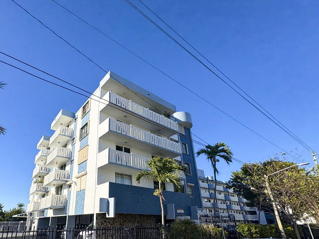 Waterway Plaza Condo photo 2